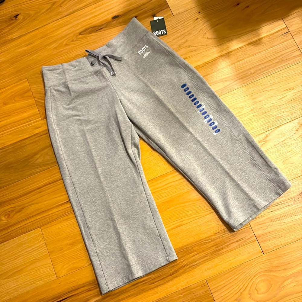 NWT COMFY Roots grey lounge cropped pants